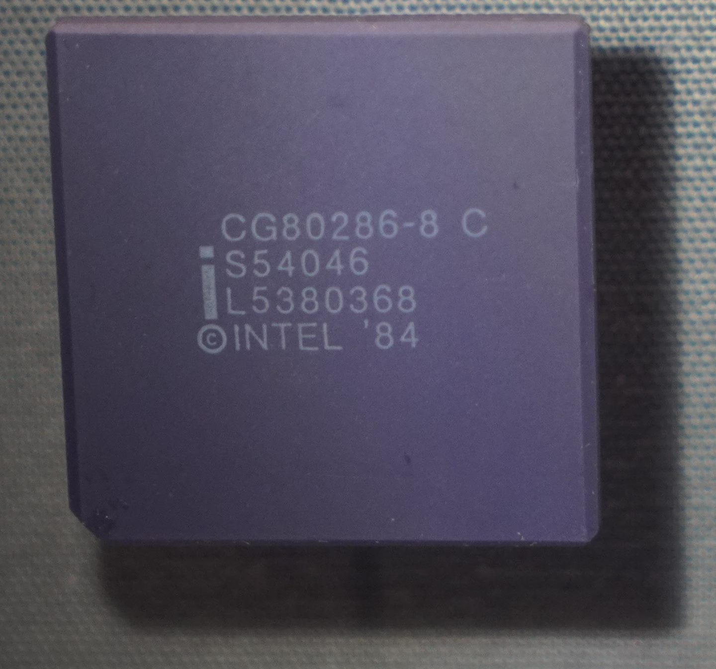 Intel於1982年2月1日發表80286處理器，它具有先前產品3倍的效能，並可相容於包含8086、8088格式程式，所有（官方名稱為iAPX 286），是英特爾（Intel）公司的一款x86系列CPU，最初發布於1982年2月1日。。