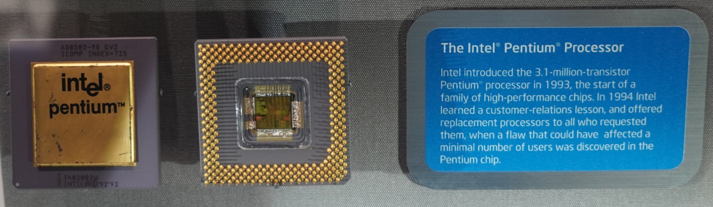 由於美國商標法不允許僅使用數進行註冊名稱，因Intel在1993推出「586」時，將名稱改為由Pent-ium（五的首、元素的尾）2個組合而成的Pentium（意即第五元素）。