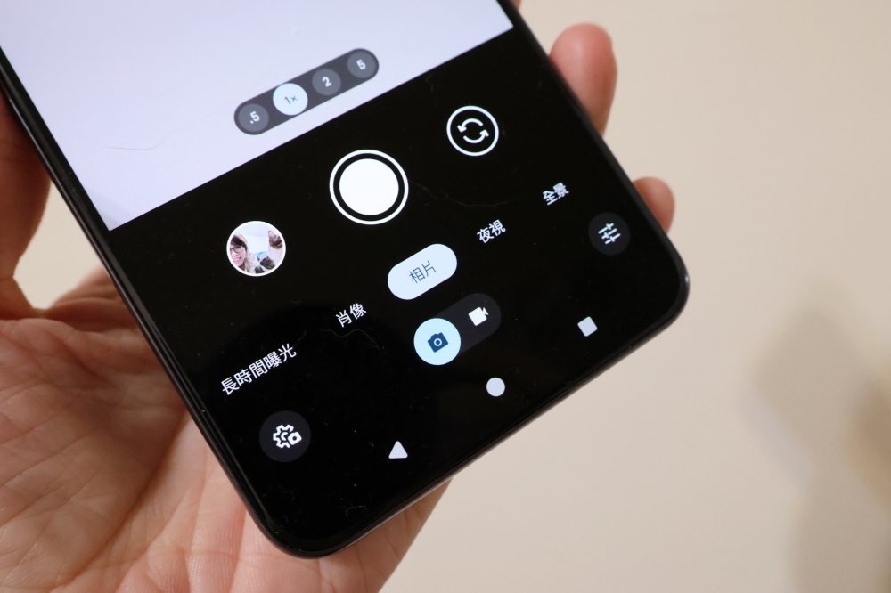 Pixel 8 Pro 動手玩：7 項更新會讓你想換新手機嗎？