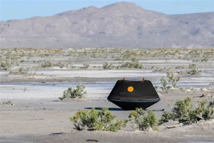 遠赴小行星貝努採樣回到地球的樣本返回艙。圖片來源：NASA/Keegan Barber
