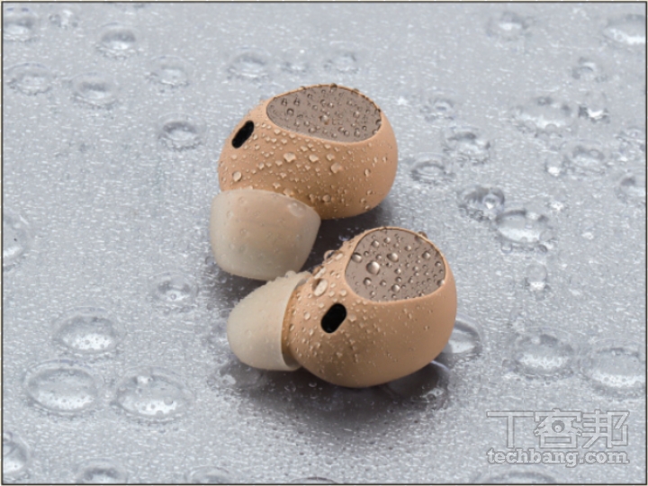 IP57 防塵防水性能即使突然下雨或遇到汗水皆能沖洗，且在易揚塵環境也能安心使用。