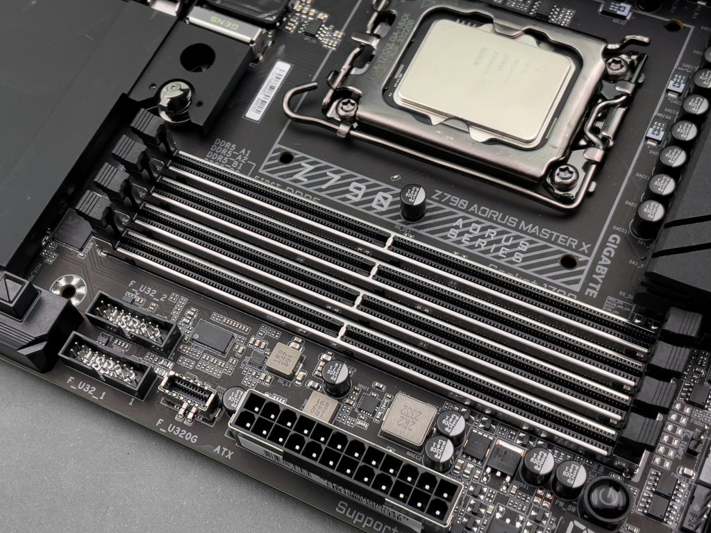 用料超紮實的 Z790 AORUS MASTER X，讓處理器跟記憶體的效能再上層樓！