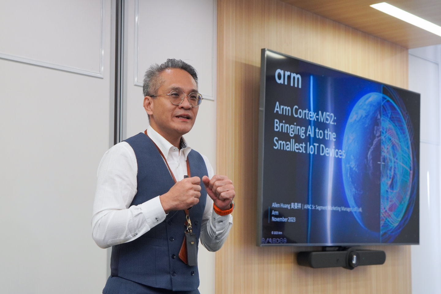 Arm物聯網事部亞太區IoT市場資深經理黃晏祥詳細介紹Cortex-M52的各種特色。