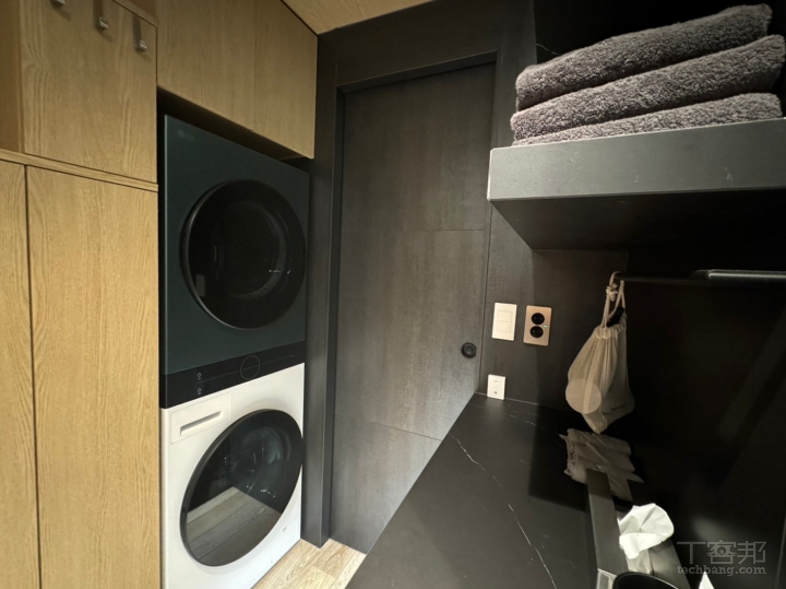 LG 智慧小屋內有洗衣機和乾衣機，屋主可以直接使用。