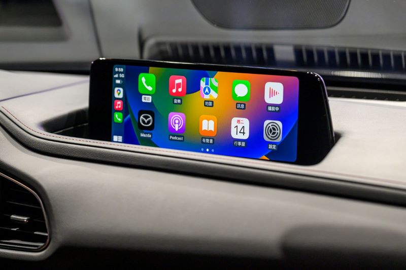 GM認為因Apple CarPlay/Android Auto會有斷線問題，這樣反而會讓駕駛拿手機重新操作，如對於行車是不安全。