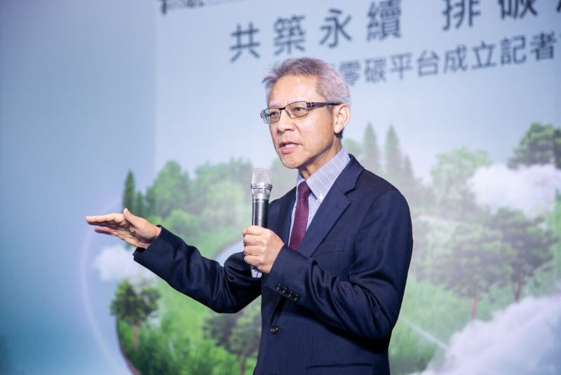 作為串接智慧零碳平台資源的核心角色，PwC Taiwan 資誠所長暨執行長周建宏強調，智慧零碳平台不但整合金融機構及各產夥伴，也減少小企在 IT 上投資的成本和風險，協助台灣企保持綠色韌性及國際競力。