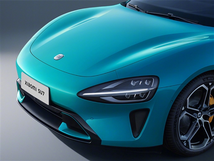 小米汽車SU7官圖式發佈，海灣藍車身配可升降電動尾翼