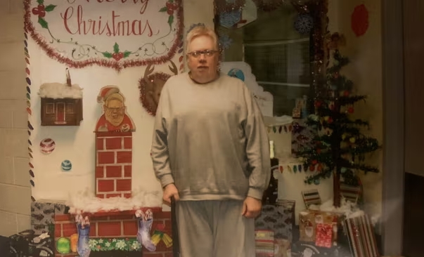 Bowser 在2022年於獄中過聖誕節的照片。
