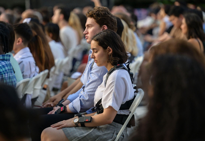 紐約音樂會觀眾穿著觸覺衣，將音樂轉化為身體上的振動