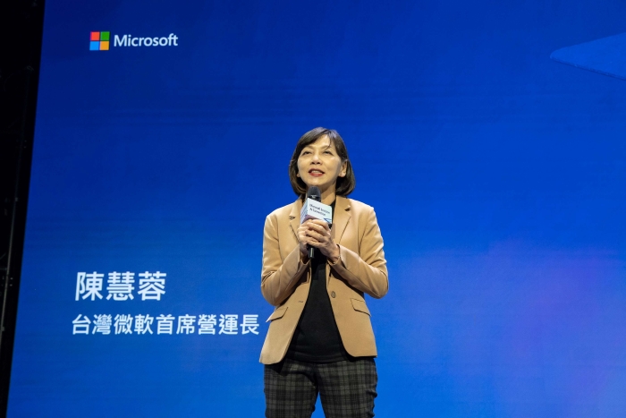 台灣微軟首席營運長陳慧蓉表示，AI 發展正在改變所有產業，而企業須藉這個浪潮創造競爭優勢。