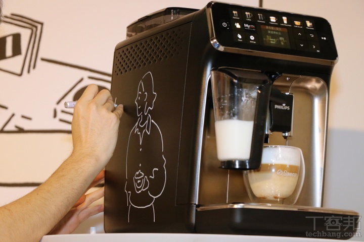飛利浦 LatteGo EP5447 全自動義式咖啡機發表！首創無管線奶泡系統，攜日藝術家長場雄跨海聯名