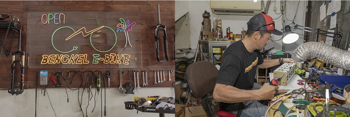 達瑪瓦南·庫斯納·漢多耶在登巴薩的 Bengkel E-Bike 修理電動自行車電池。