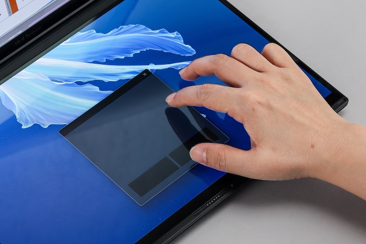 若是只需要使用觸控板，也可以用三根手指輕點螢幕，呼叫出虛擬觸控板。