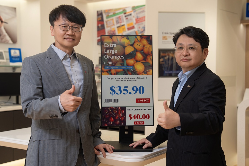 左為元太科技總經理甘豐源，右為友達光電智慧零售事群總經理楊本豫。