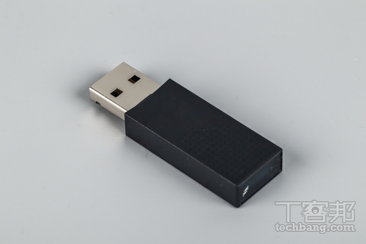 USB 適配器採用新的無線音訊技術，若有多台設備需要配對，也能單獨購買。