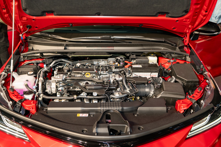新一代 Toyota Corolla Altis GR SPORT 全新的 Dynamic Force 2.0L 引擎作為動力單元，並配 Direct Shift-CVT 附 10 速序列式手自排。