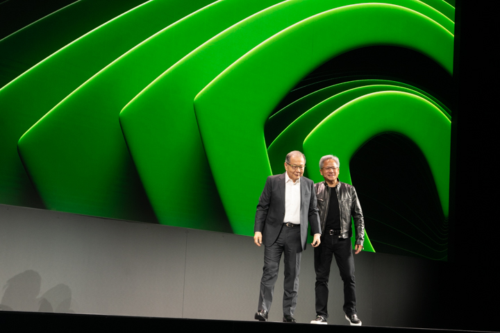 Nvidia CEO 黃仁勳親自蒞臨本次聯發科主題演說。