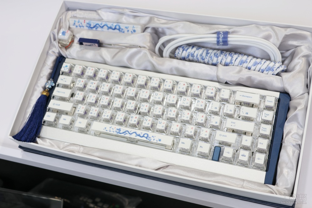 Ducky year of the dragon zodiac 龍年限定版機械式鍵盤即日起開放預購，售價 9,290 元。