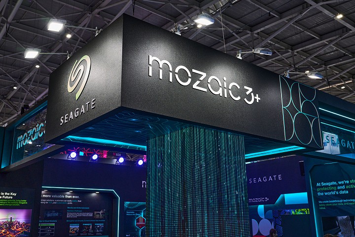 Seagate 的展示主題為整合多項先進技術的 Mozaic 3+ 硬碟平台，足以讓儲相關產迎來跳級式的成長。