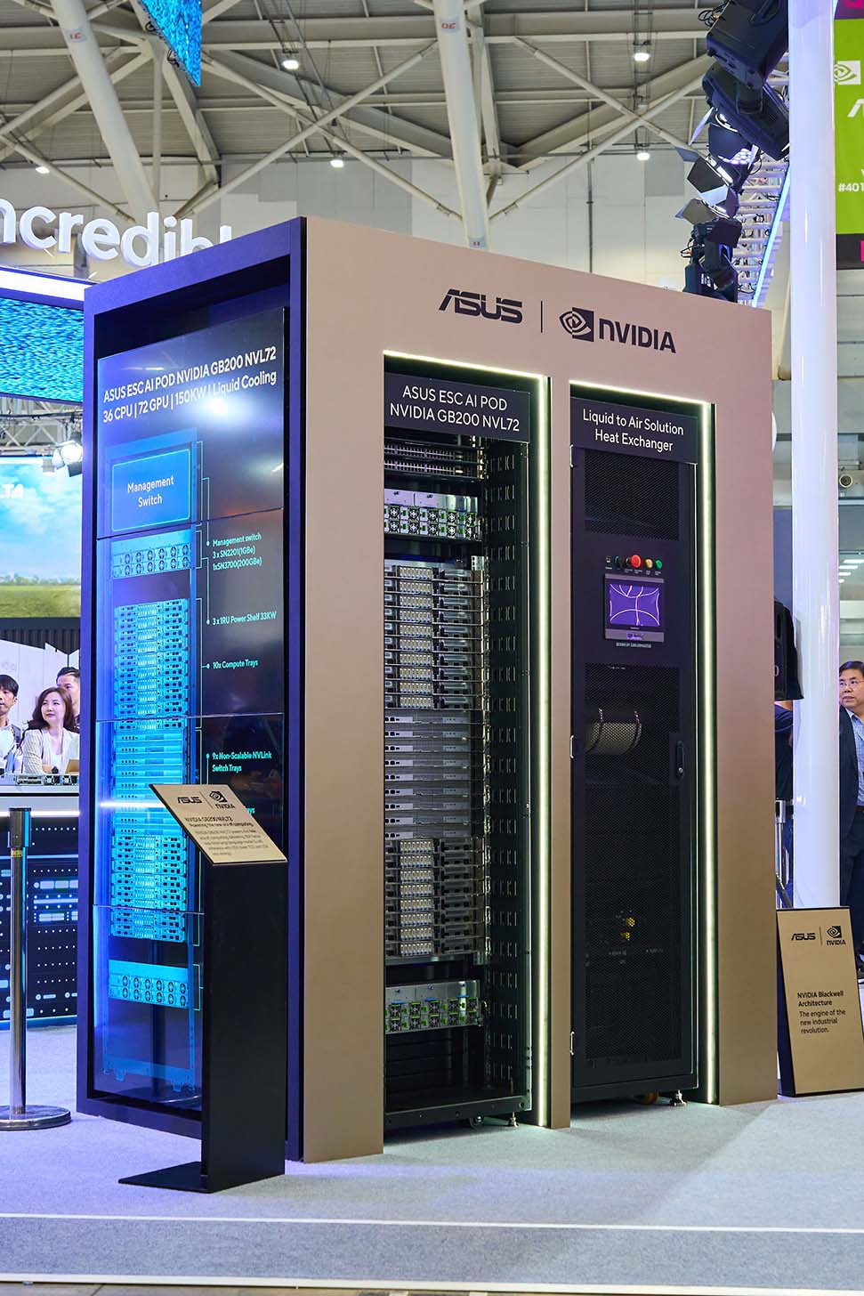ASUS 展出消費級的 AI PC 與專為 AI 運算打造的 GB200 NVL72 伺服器組。
