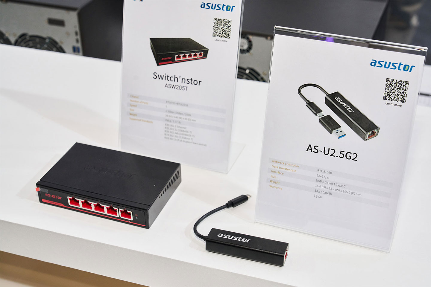 除了規格不俗、選擇多樣的 NAS 產品，為了方便使用者的網路環境也能跟得上 NAS 的傳輸效率，ASUSTOR 也陸續推出包括 USB 3.2 Gen1 Type C 的 2.5 GbE 網卡與 2.5 GbE / 10 GbE 的網路交換器產品。
