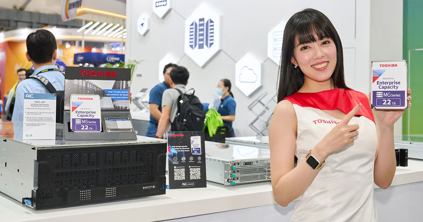 硬碟機品牌 Toshiba 在今年 COMPUTEX 2024 展同與界重量級大廠合作展出的 Toshiba MG 系列企級硬碟與 N300 系列 NAS 專用硬碟。