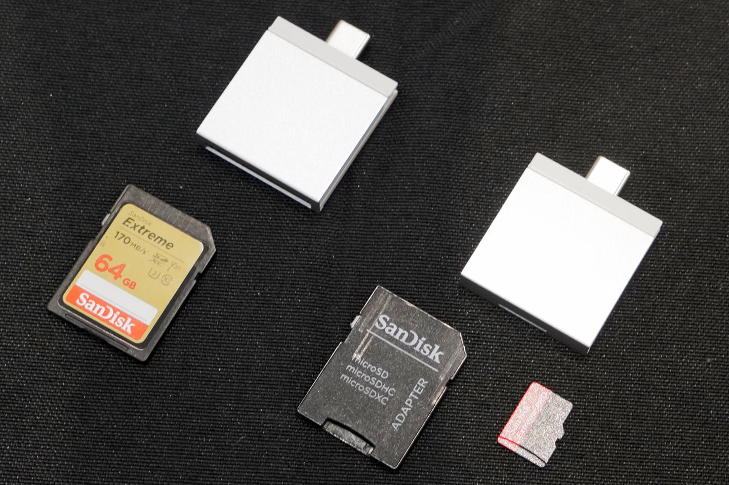 Framework也推出標準尺寸SD讀卡機模組。圖片右側為micro SD讀卡機模組。