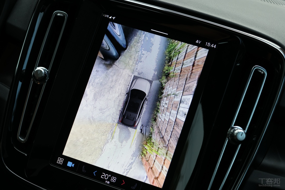 Volvo C40 Recharge 五大純電科技解析：半自動輔助駕駛、盲點資訊系統、360 度環車輔助攝影機