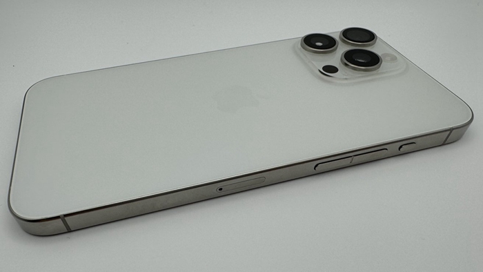 iPhone 15 Pro Max工程機曝光：原本有配備觸覺回饋按鈕，但後來量產階段取消了