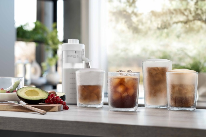 義大利百年品牌 De'Longhi 首創冷萃拿鐵咖啡機  Eletta Explore！創新雙奶泡系統、繁中介面更直覺