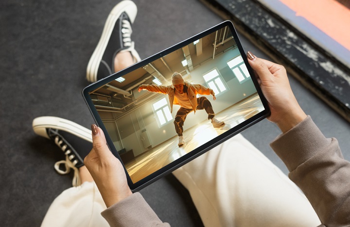 Lenovo Tab Plus 大尺寸平板上市，配備 8 顆 JBL 喇叭、售價 9,990 元起