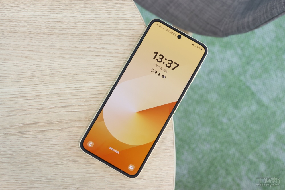 三星 Galaxy Z Flip 6 小摺實測：放入口袋的 AI 神器，價格35,888 元起