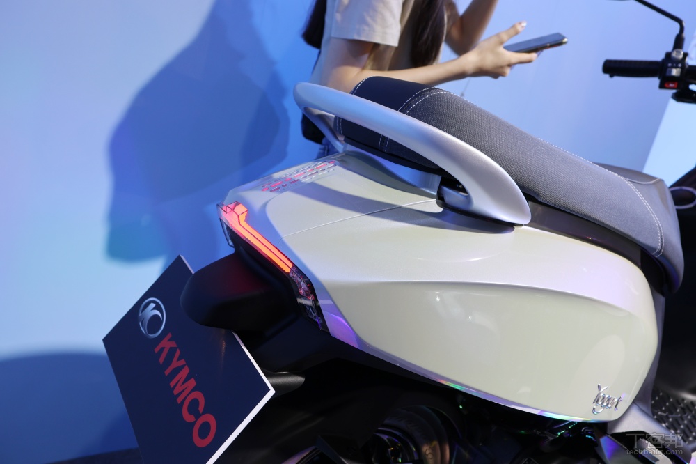 KYMCO Yogurt 125 光陽全新車款售價8.35萬元起，李多慧代言鎖定年輕機車族群