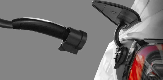 特斯拉對「強行離開」充電轉接器製造商EVject提告，指稱該轉接器對充電樁及電動車都不安全