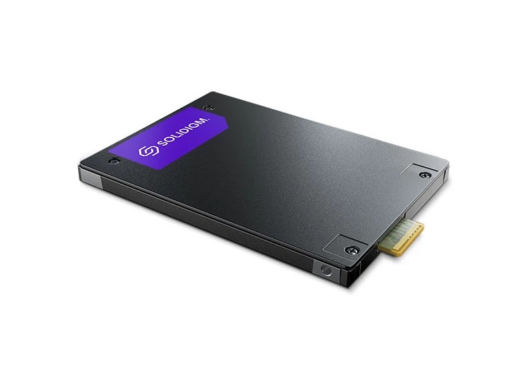Solidigm 推出全新 D7 系列資料中心固態硬碟 D7-PS1010 和 D7-PS1030，專為 AI 資料傳輸打造