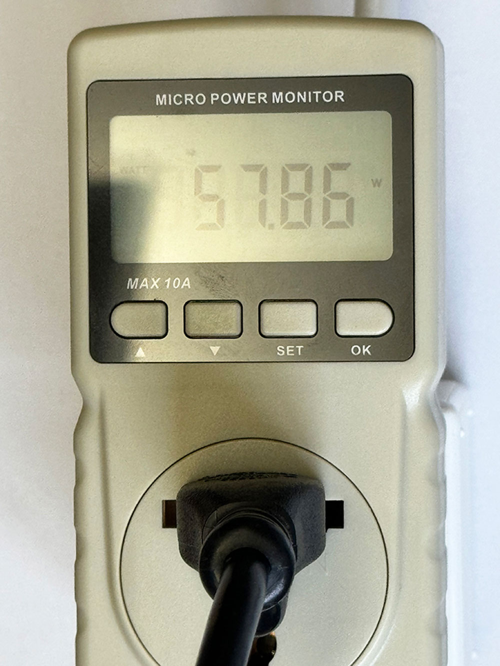 這套系統低最低的負載運作，測量功耗約為 58W 上下（此時電供與顯示卡的風扇早已停止運作，完全無聲）。