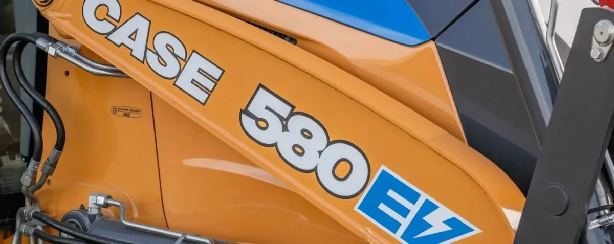 全球首款可量產電動挖土機580EV：71 kWh 電池、工作 8 小時，維護、燃料等年成本最多降 90%
