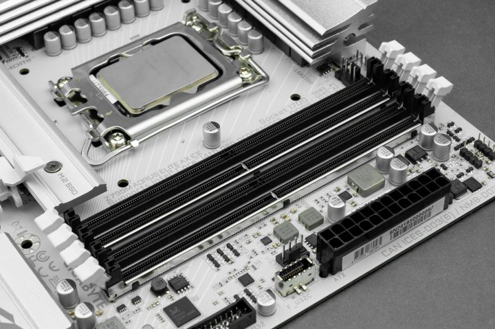 體積稍減、效能不變！Z790M AORUS ELITE AX ICE M-ATX 主機板評測