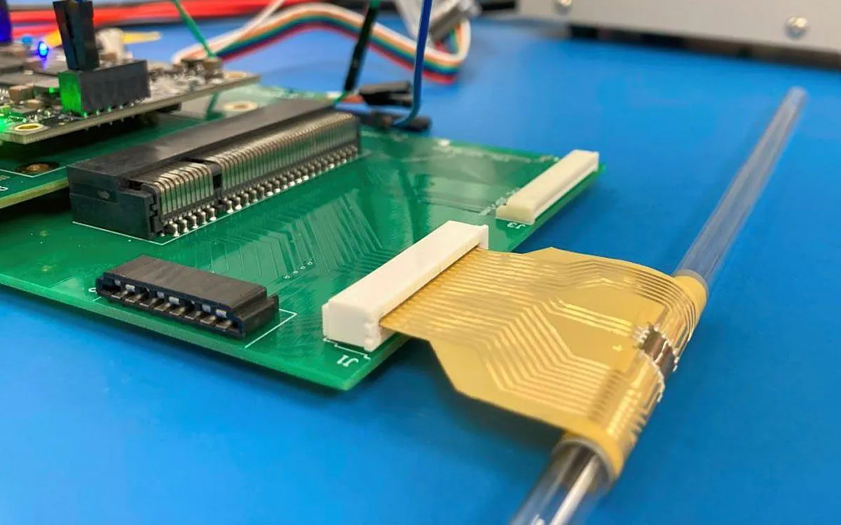 新的 RISC-V 晶片在這樣彎曲時僅損失約 4% 的性能。