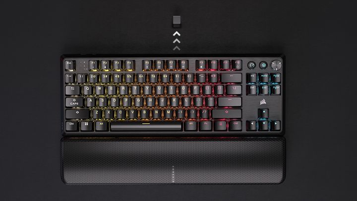 美商海盜船全新 K70 CORE TKL 系列電競鍵盤，採用預潤 MLX 紅軸，強調安靜打感