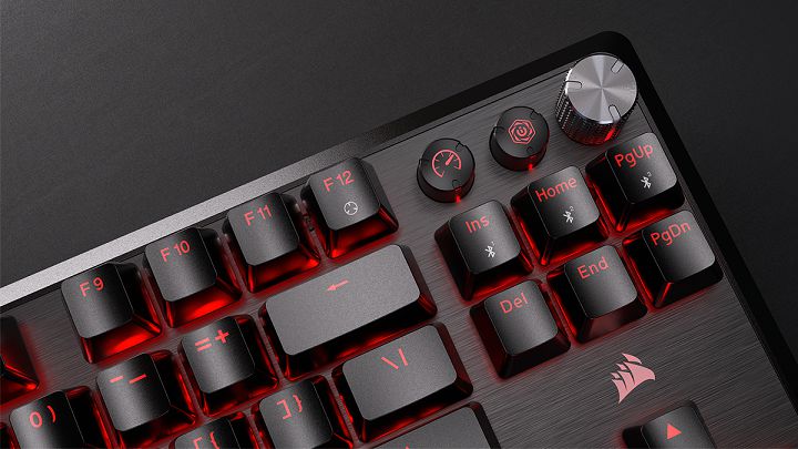 美商海盜船全新 K70 CORE TKL 系列電競鍵盤，採用預潤 MLX 紅軸，強調安靜打感