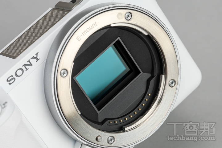 ZV-E10 II 搭載的 2,600 萬畫素 APS-C 片幅 Exmor R CMOS，與 BIONZ XR 影像處理引擎，畫質與性能表現有不小的進步。
