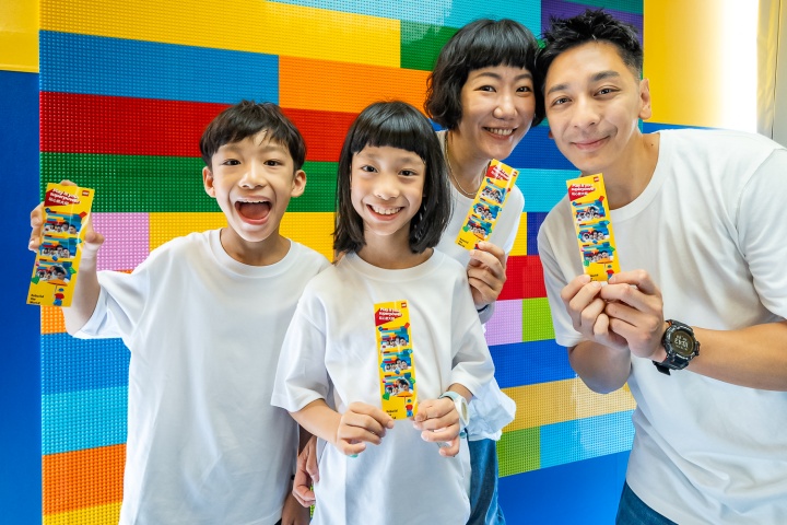 全台最大樂高人偶在高雄 ! 9 米高巨型撐傘樂高人首度座落高雄衛武營國家藝術文化中心