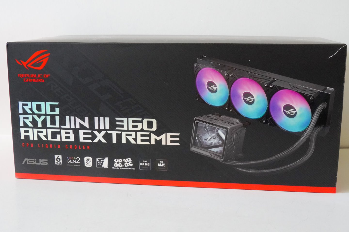 測試平台使用Asus ROG Ryujin III 360 ARGB Extreme一體式水冷散熱器。