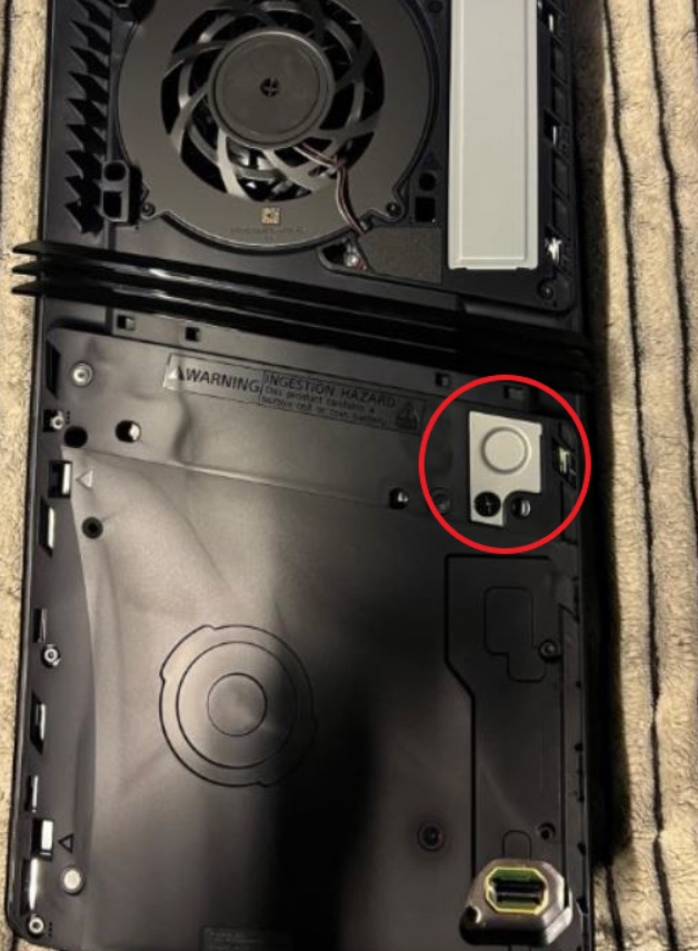 Playstation 5 Pro未宣傳的隱藏升級，更換主機板電池的方式變簡單了