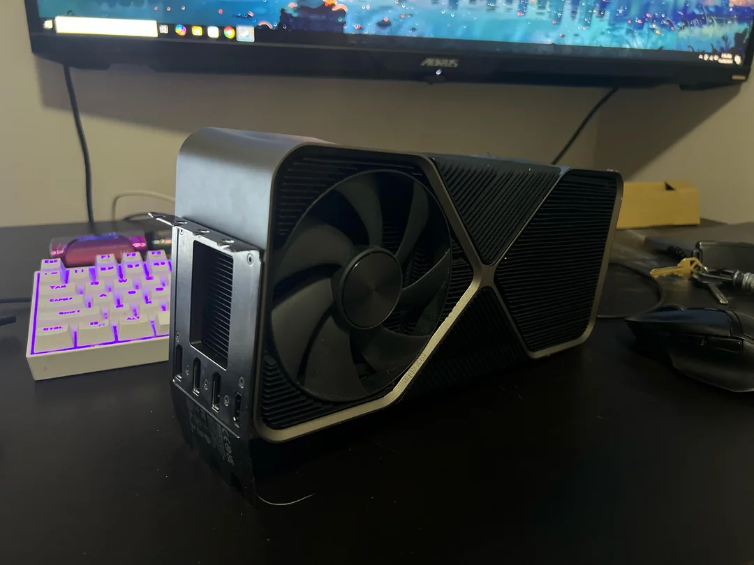 網友在垃圾堆裡找到「哥吉拉級」顯卡，竟是NVIDIA 未推出的GeForce RTX 4090 Ti