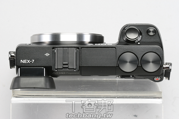 Sony NEX-7 實測，EVF、雙控制轉盤加持，微單眼新旗艦