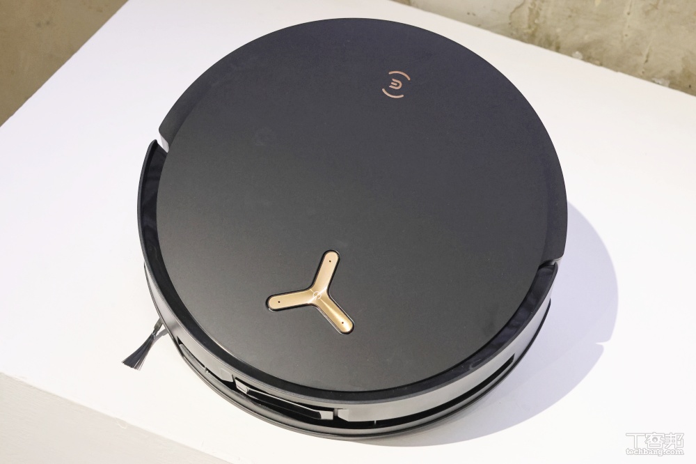 科沃斯X8 PRO OMNI掃拖機器人合體洗地機：恆壓滾筒活水洗地、早鳥價 32,988 元限時開跑