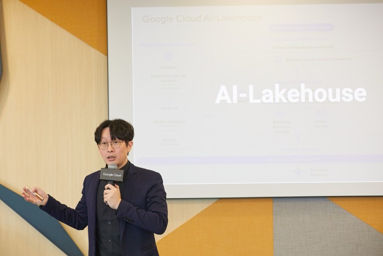 cacaFly Cloud AI+ Center VP of Technology CH Wu 分享 AI Solution。(cacaFly 雲端智能中心/提供)