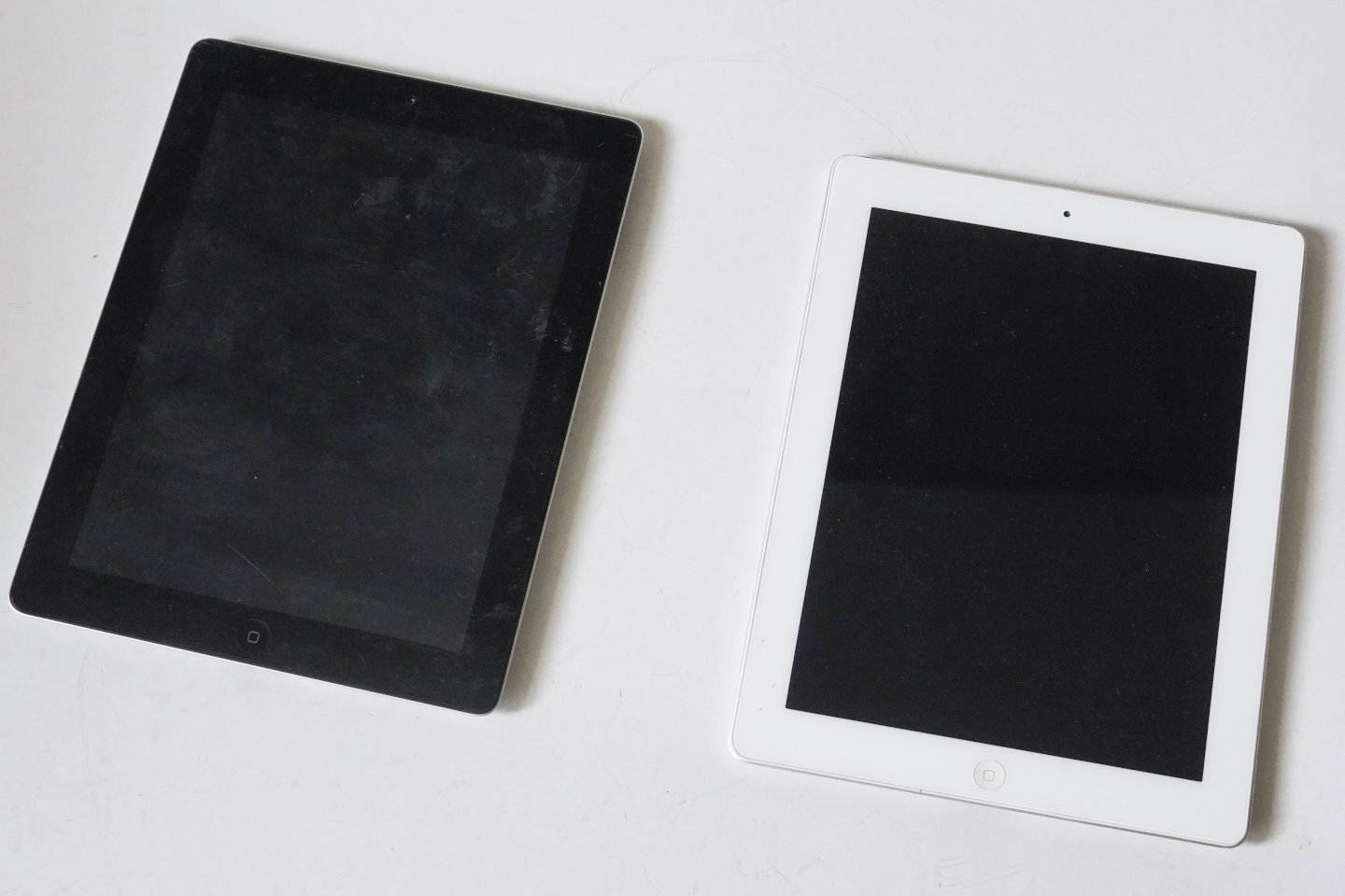 收到二手iPad 2之後，查看機身外觀狀況真的不太好。